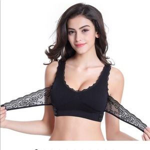 Iviestin Crisscrossed Lace Seamless Wire-free Lift Support Bra. Black Size XL